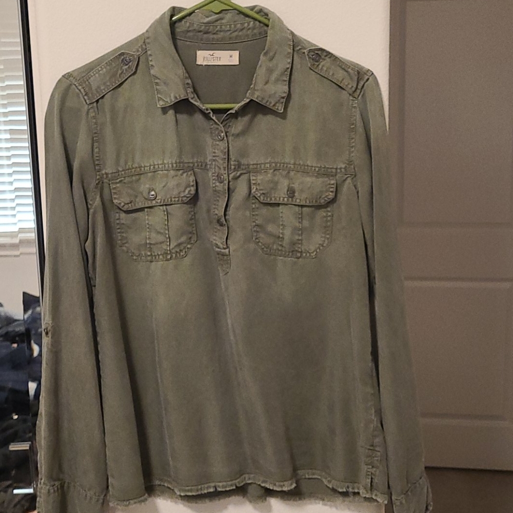 Hollister army green top